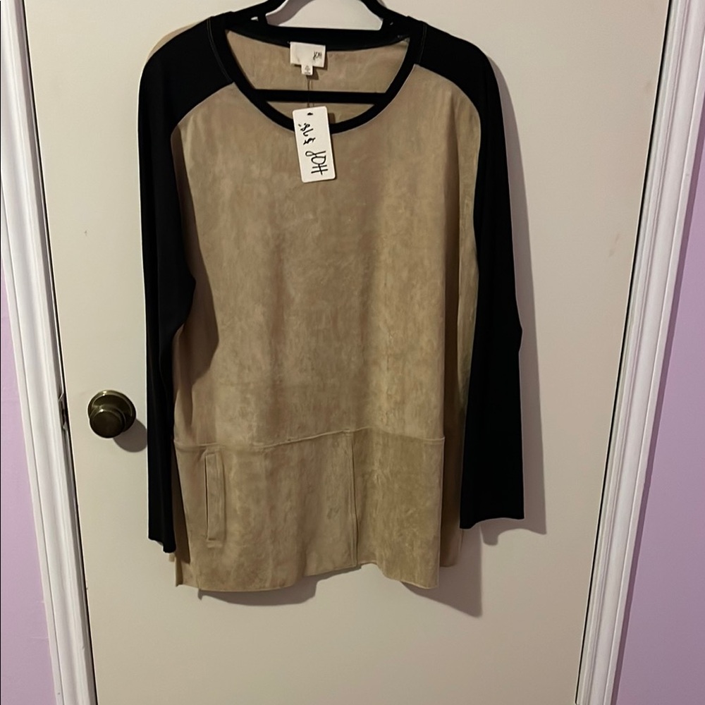 John Mark Two-Tone Long Sleeve Tee in Tan and Black